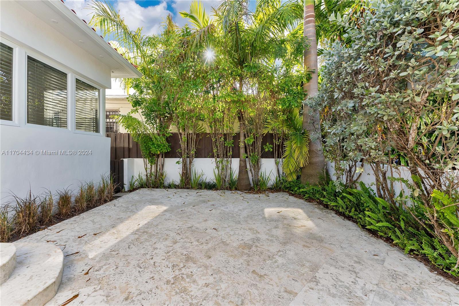 205 Southwest 21st Road Miami, FL 33129 - Photo 4 of 37 Front entrance patio.
