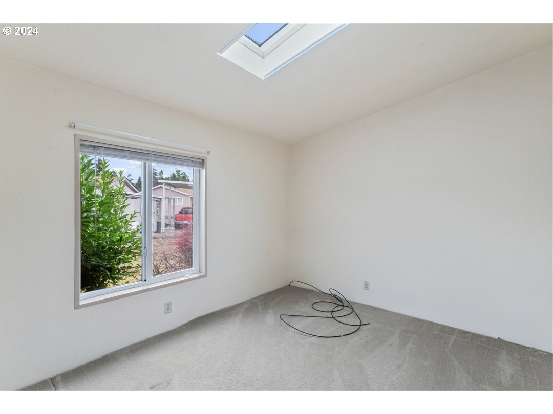 2150 Laura Street, Unit 212 Springfield, OR 97477 - Photo 15 of 37 a view of empty room with window