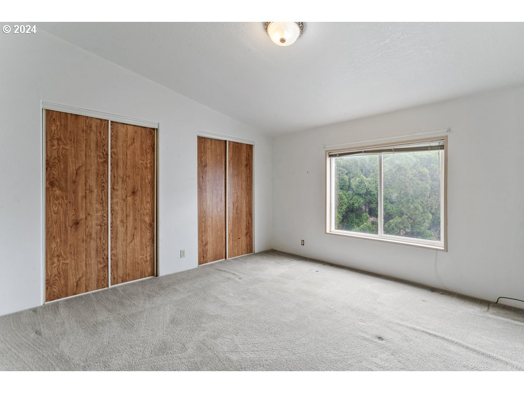 2150 Laura Street, Unit 212 Springfield, OR 97477 - Photo 20 of 37 a view of an empty room with a window