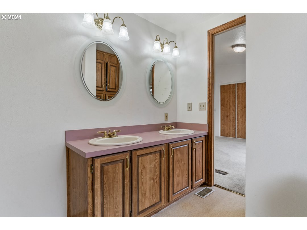 2150 Laura Street, Unit 212 Springfield, OR 97477 - Photo 24 of 37 a bathroom with a sink and a mirror