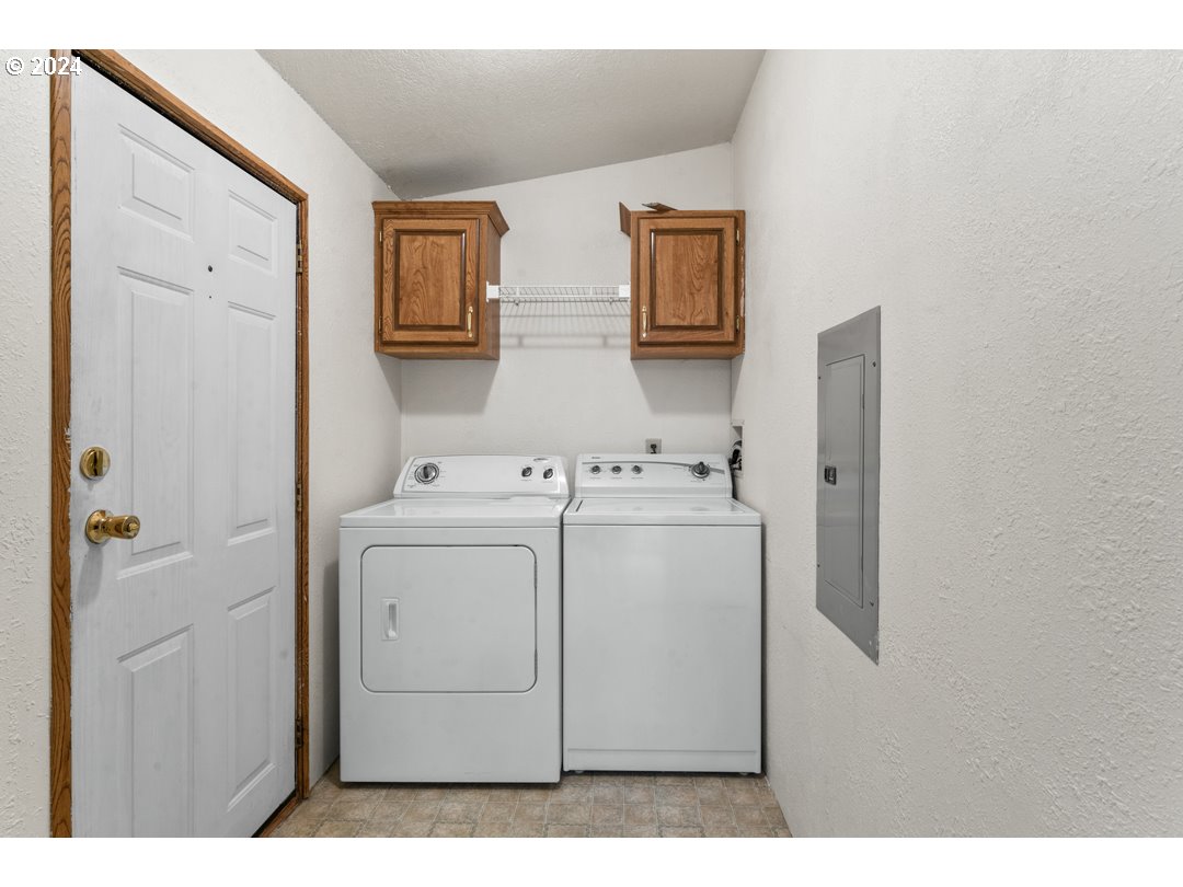 2150 Laura Street, Unit 212 Springfield, OR 97477 - Photo 26 of 37 a utility room with dryer and washer