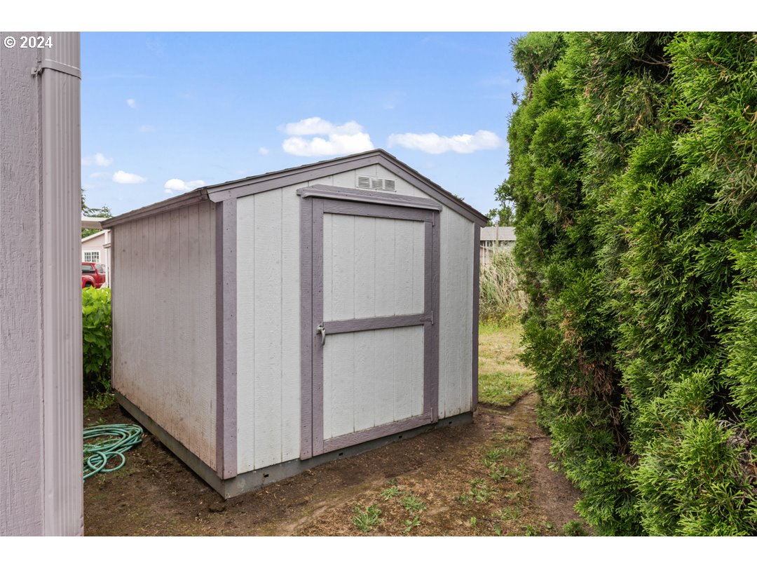 2150 Laura Street, Unit 212 Springfield, OR 97477 - Photo 32 of 37 a view of a garage