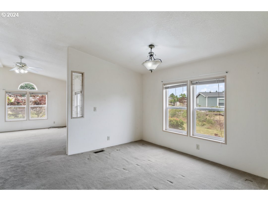 2150 Laura Street, Unit 212 Springfield, OR 97477 - Photo 10 of 37 a view of an empty room with a window