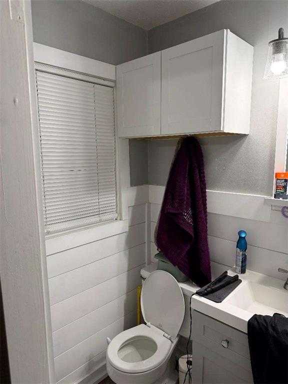 4455 Jersey Walnut Grove Road Covington, GA 30014 - Photo 23 of 28 a bathroom with a toilet a sink and shower