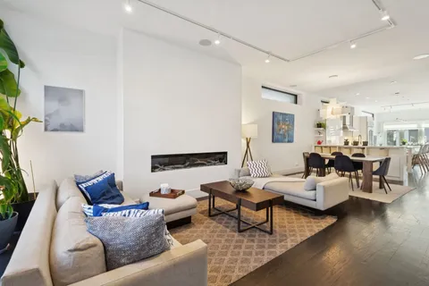 $1,700,000 | 2629 West Superior Street, Chicago, IL 60612