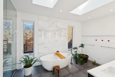 $1,700,000 | 2629 West Superior Street, Chicago, IL 60612