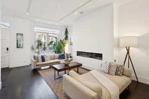 $1,700,000 | 2629 West Superior Street, Chicago, IL 60612