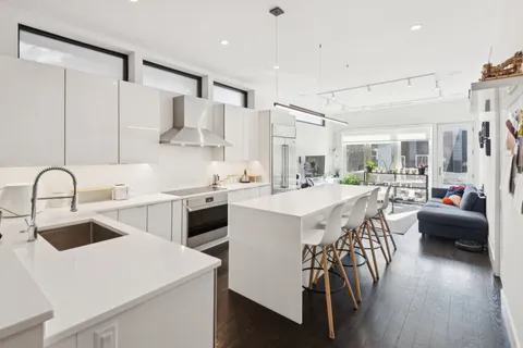 $1,700,000 | 2629 West Superior Street, Chicago, IL 60612