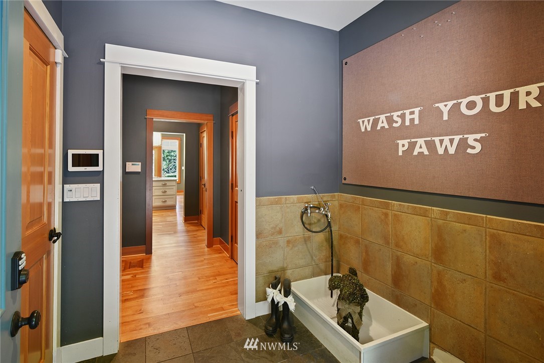 6410 Haley Loop Road Northeast Bainbridge Island, WA 98110 - Photo 19 of 39