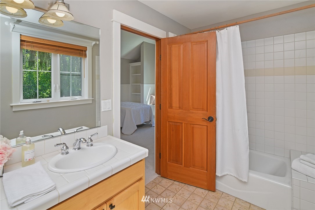 6410 Haley Loop Road Northeast Bainbridge Island, WA 98110 - Photo 23 of 39