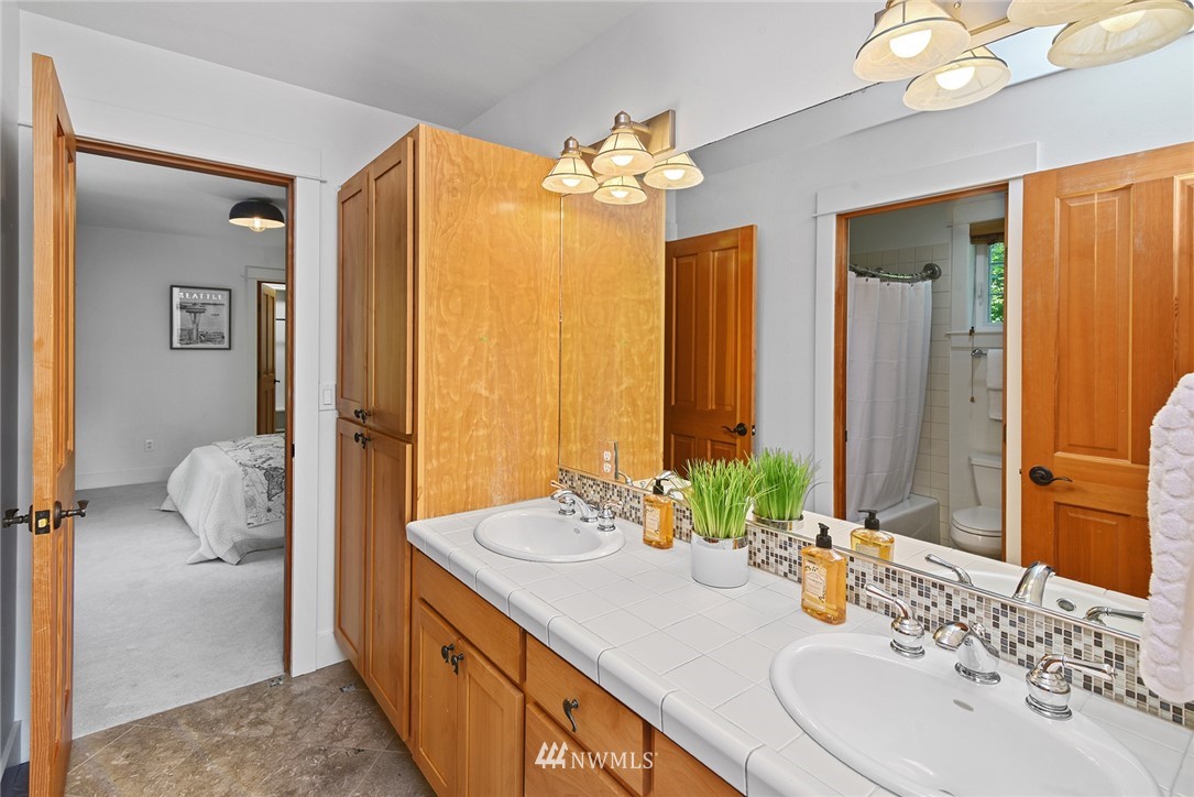 6410 Haley Loop Road Northeast Bainbridge Island, WA 98110 - Photo 25 of 39
