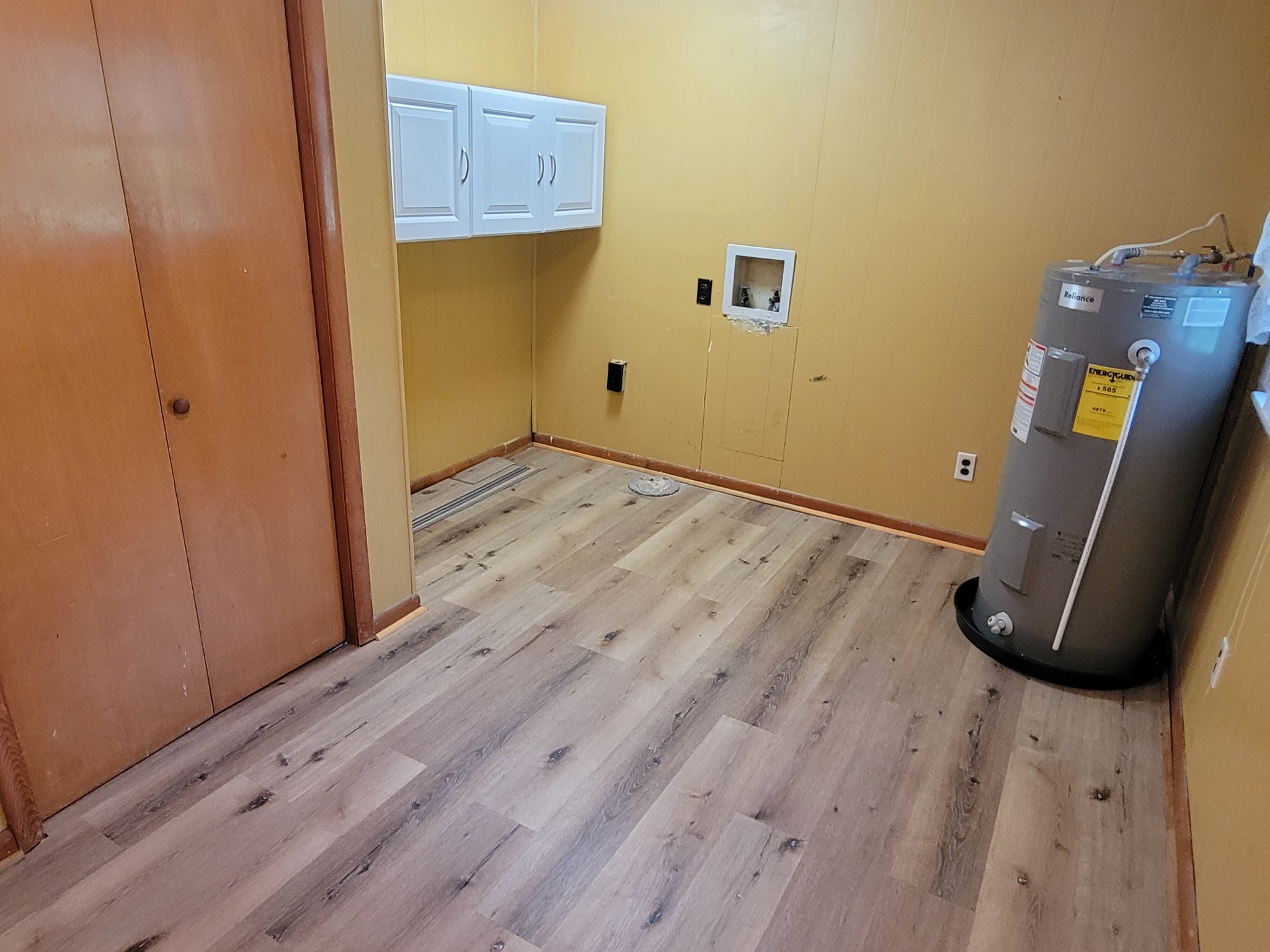 132 Gruett Road Manchester, TN 37355 - Photo 11 of 36 a view of a room with wooden floor