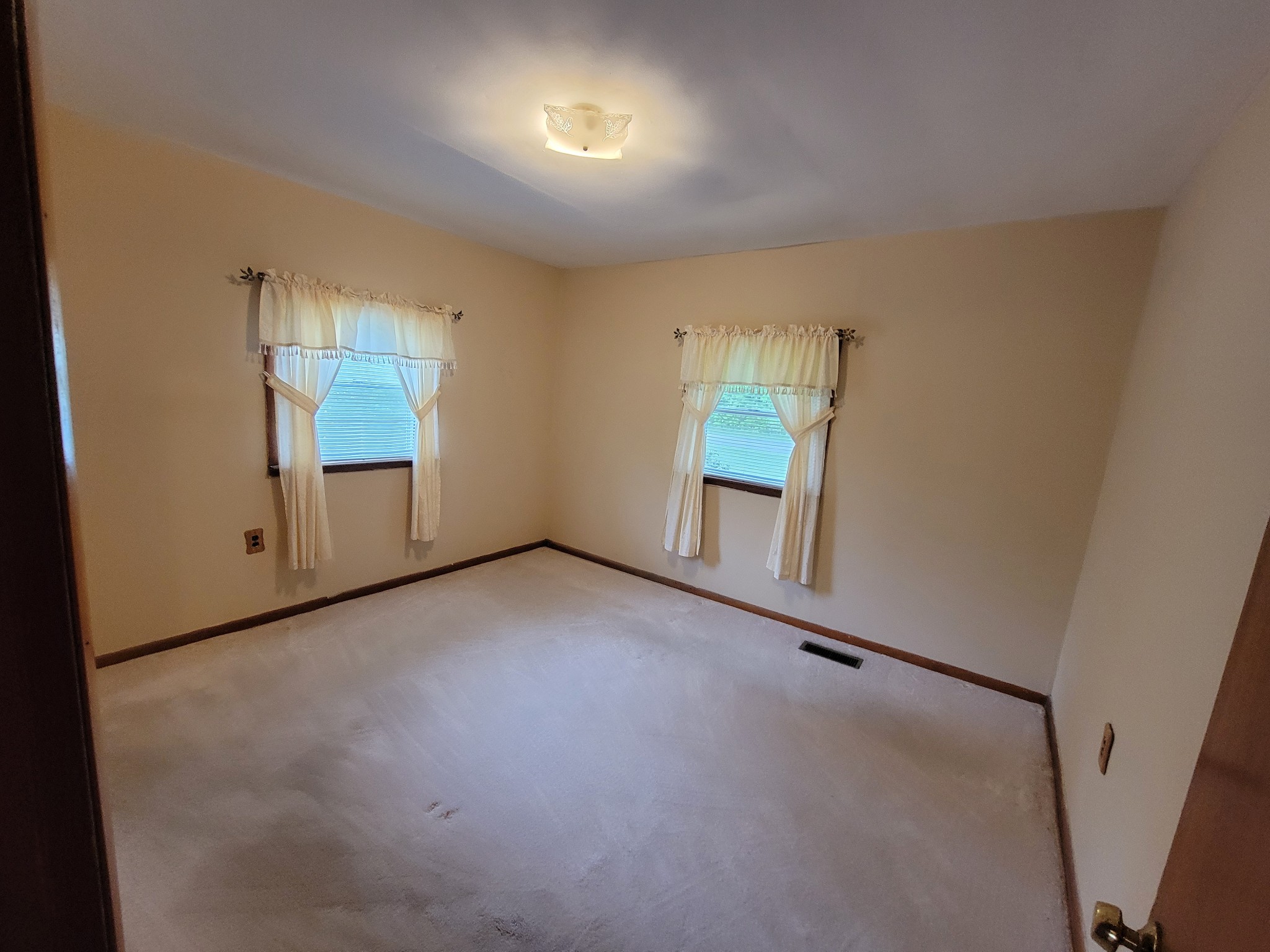 132 Gruett Road Manchester, TN 37355 - Photo 16 of 36 an empty room with windows