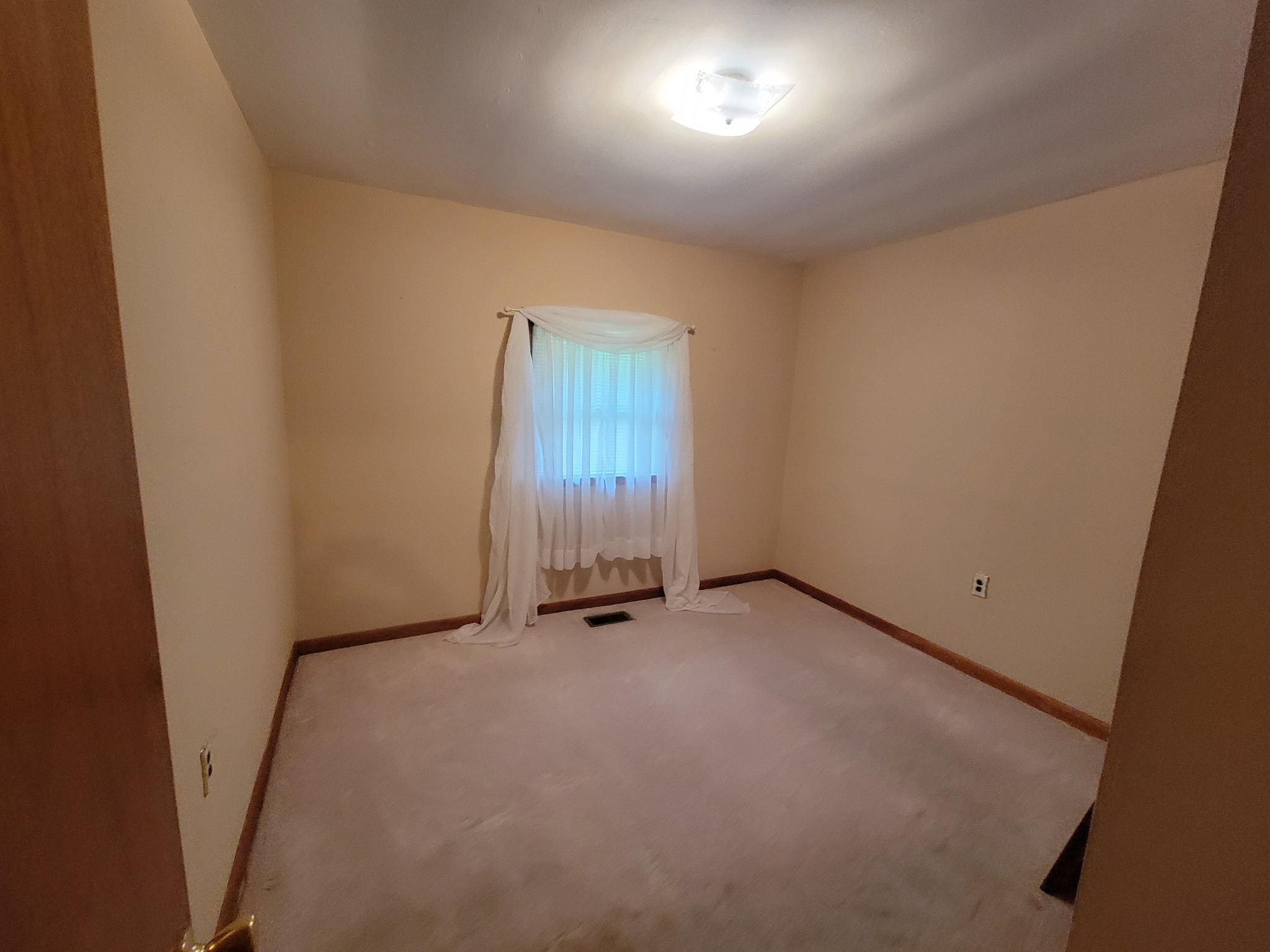 132 Gruett Road Manchester, TN 37355 - Photo 17 of 36 an empty room with windows