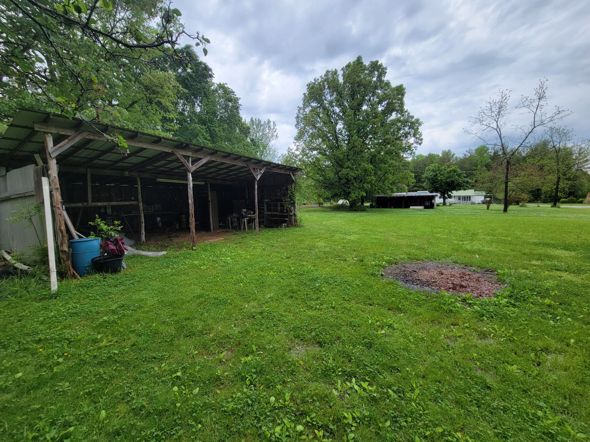 132 Gruett Road Manchester, TN 37355 - Photo 35 of 36 a view of a chair and table in backyard of the house