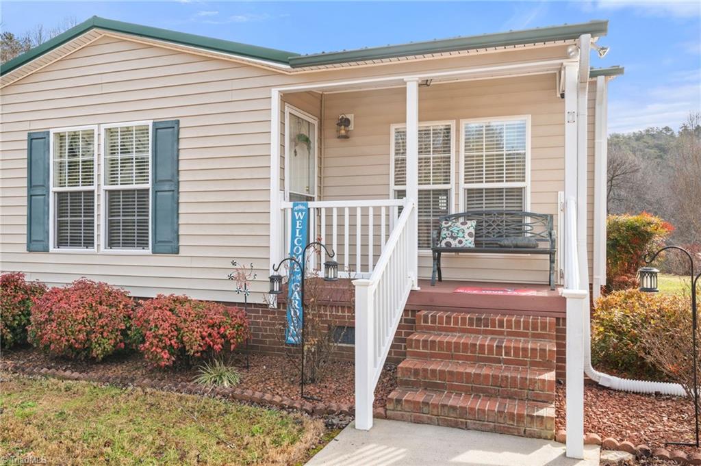 1721 Camp Dogwood Road Pinnacle, NC 27043 - Photo 4 of 50