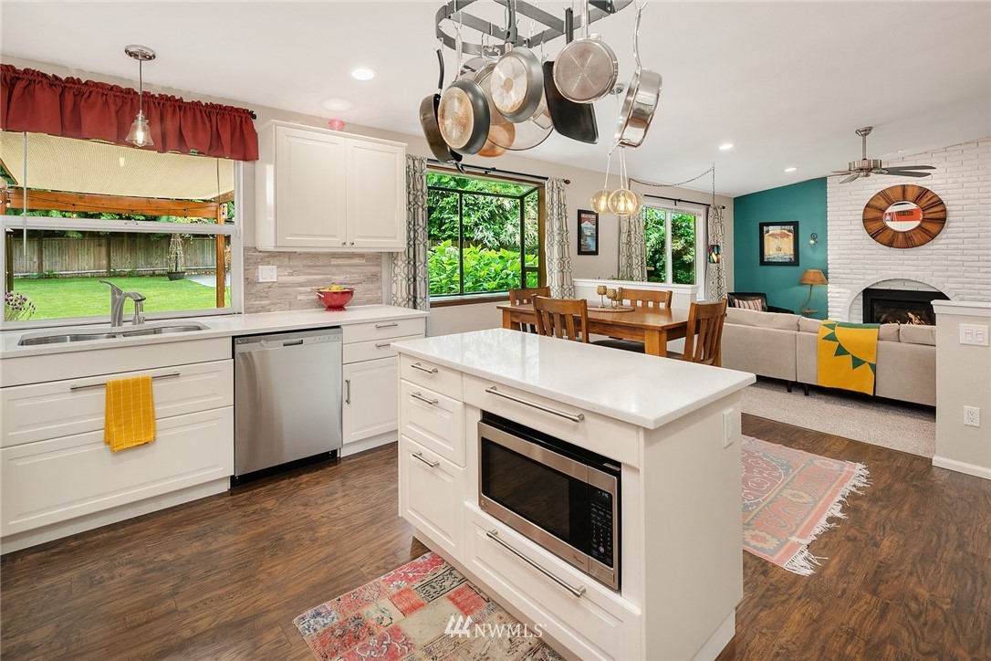5530 140th Street Southwest Edmonds, WA 98026 - Photo 2 of 21 Gallery Image 2