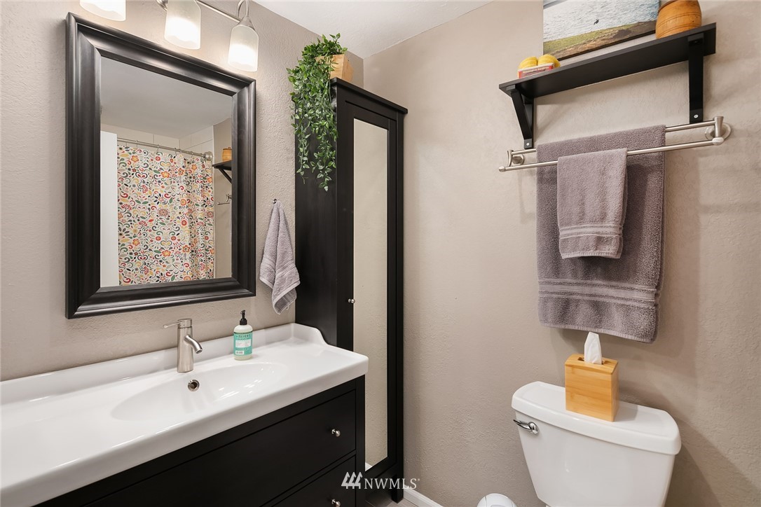 5530 140th Street Southwest Edmonds, WA 98026 - Photo 13 of 21 Gallery Image 13