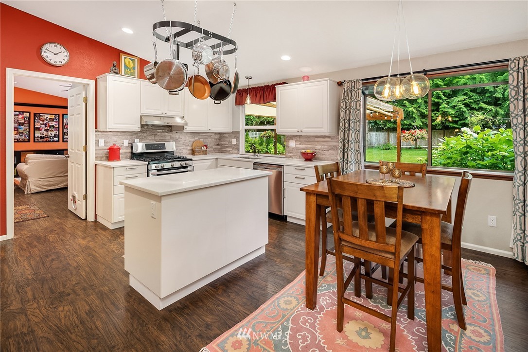 5530 140th Street Southwest Edmonds, WA 98026 - Photo 3 of 21 Gallery Image 3