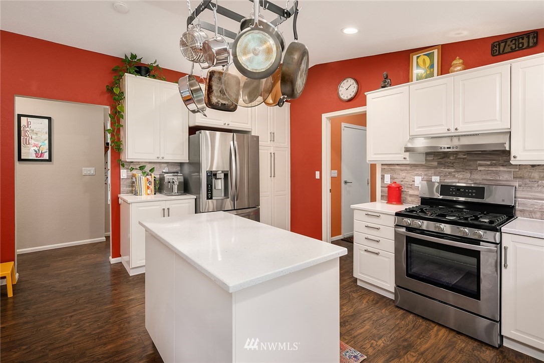 5530 140th Street Southwest Edmonds, WA 98026 - Photo 4 of 21 Gallery Image 4