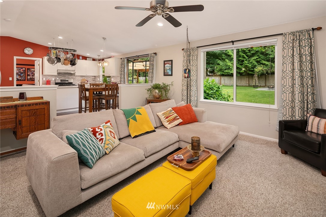 5530 140th Street Southwest Edmonds, WA 98026 - Photo 6 of 21 Gallery Image 6