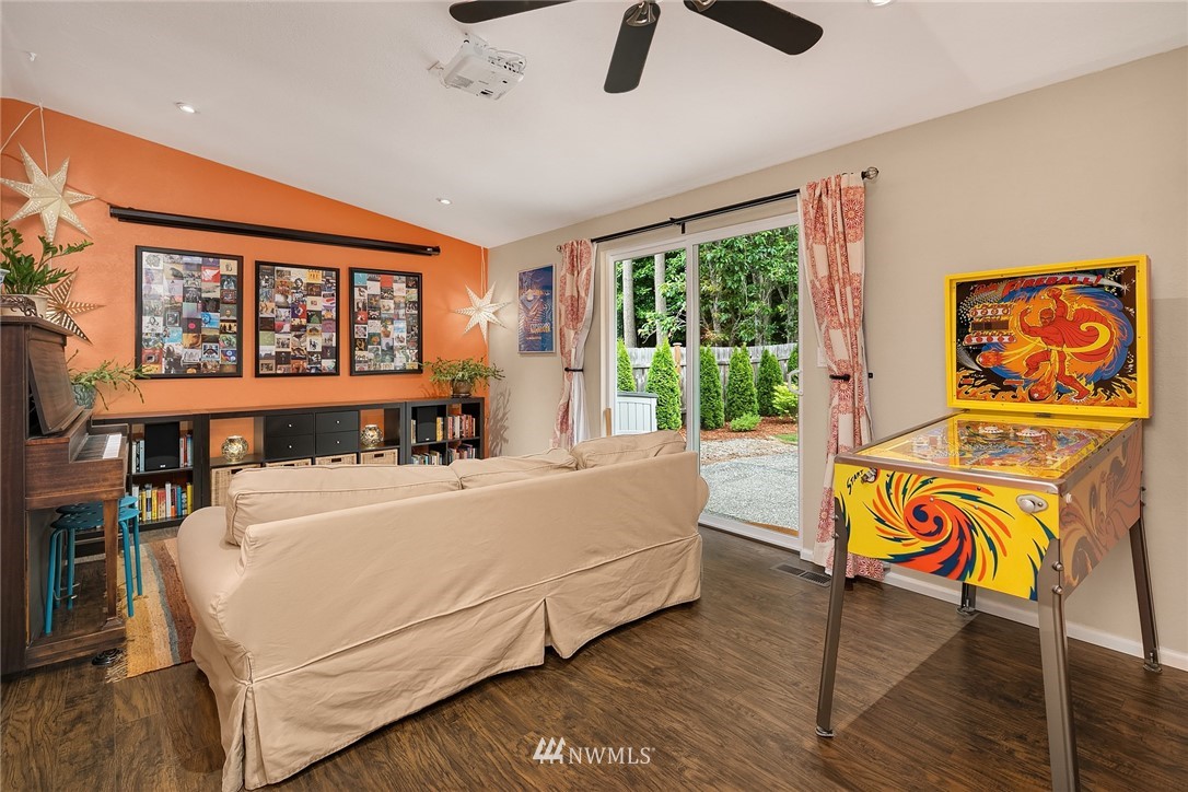 5530 140th Street Southwest Edmonds, WA 98026 - Photo 7 of 21 Gallery Image 7