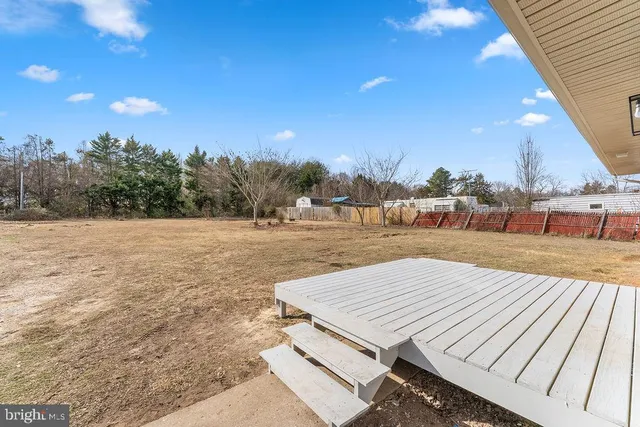 a view of a terrace with a outdoor space
