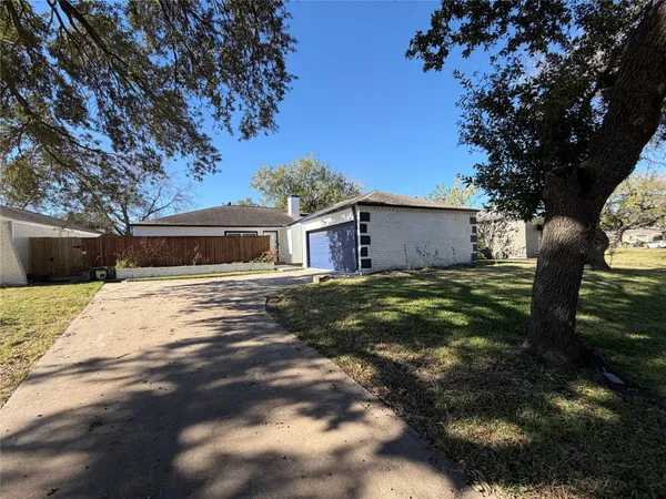 $2,250 | 2218 Round Lake Drive, Houston, TX 77077