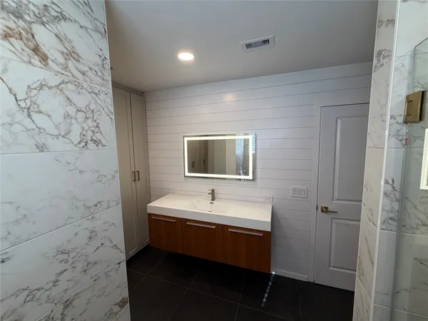 $2,250 | 2218 Round Lake Drive, Houston, TX 77077