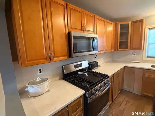 $2,200 | 11 Camelot Drive, Unit 2, Bloomfield, CT 06002