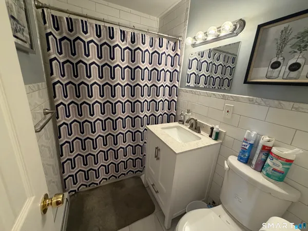 $2,200 | 11 Camelot Drive, Unit 2, Bloomfield, CT 06002
