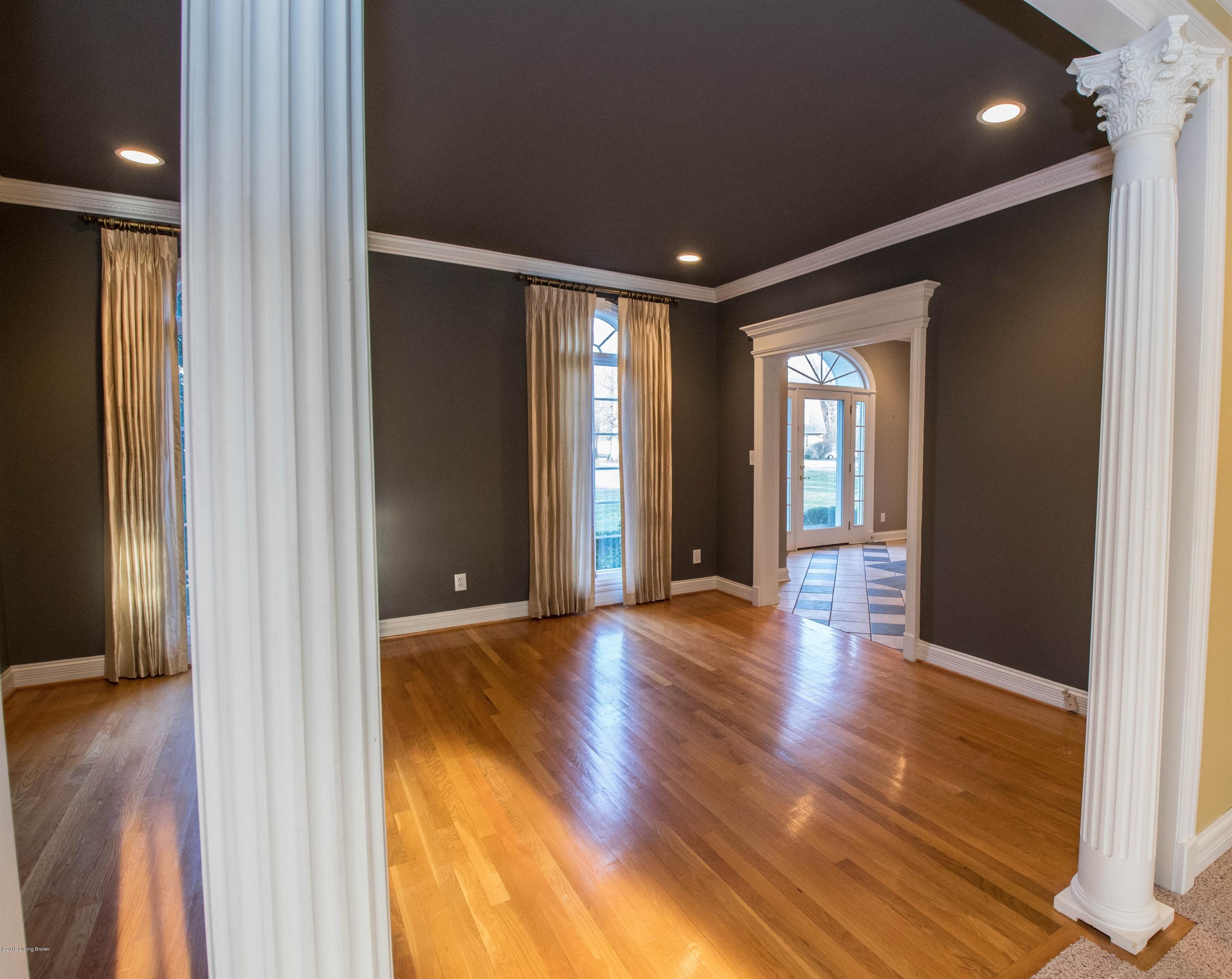 7 Anchorage Pointe Anchorage, KY 40223 - Photo 15 of 62 014_FamilyLiving Room