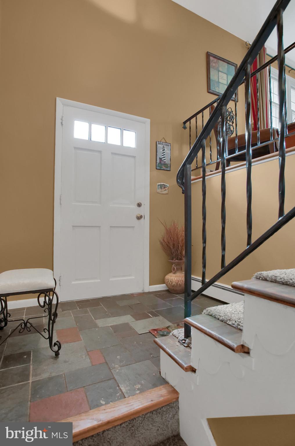 4805 Delbrook Road Mechanicsburg, PA 17050 - Photo 22 of 39 Foyer