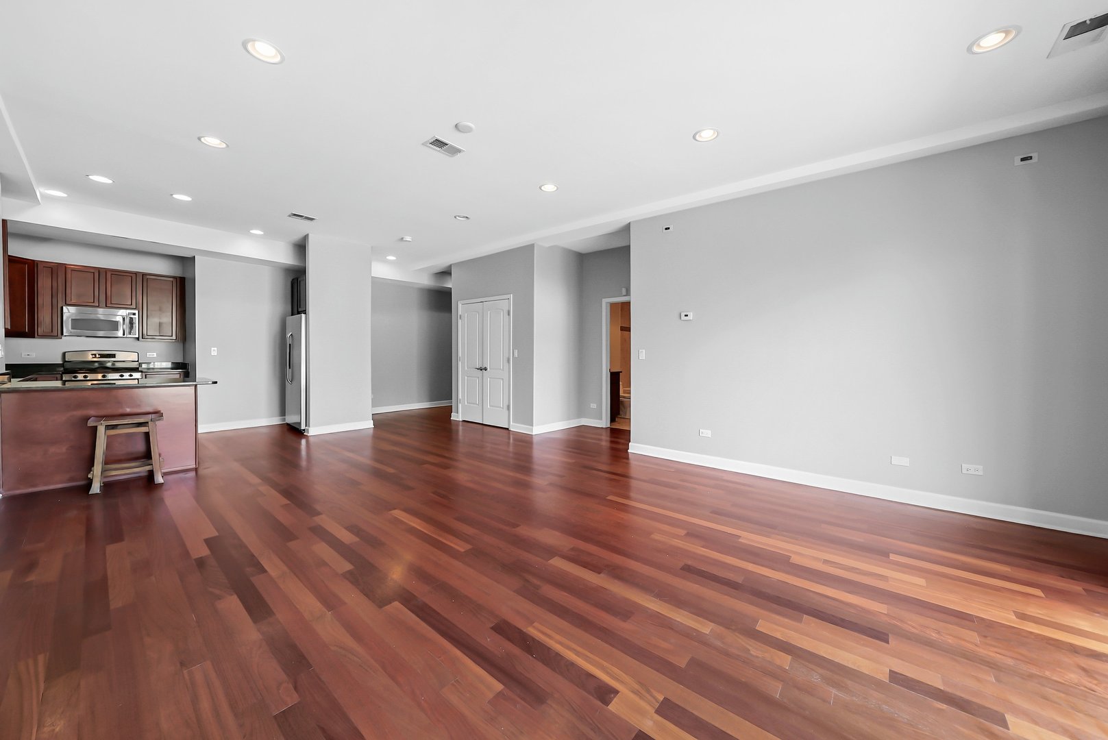 2900 West Irving Park Road, Unit 205 Chicago, IL 60618 - Photo 11 of 39