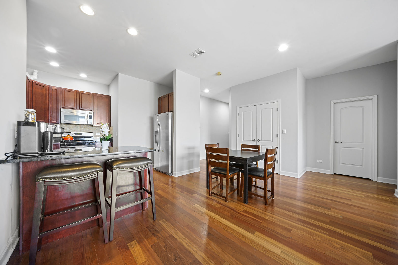 2900 West Irving Park Road, Unit 205 Chicago, IL 60618 - Photo 12 of 39