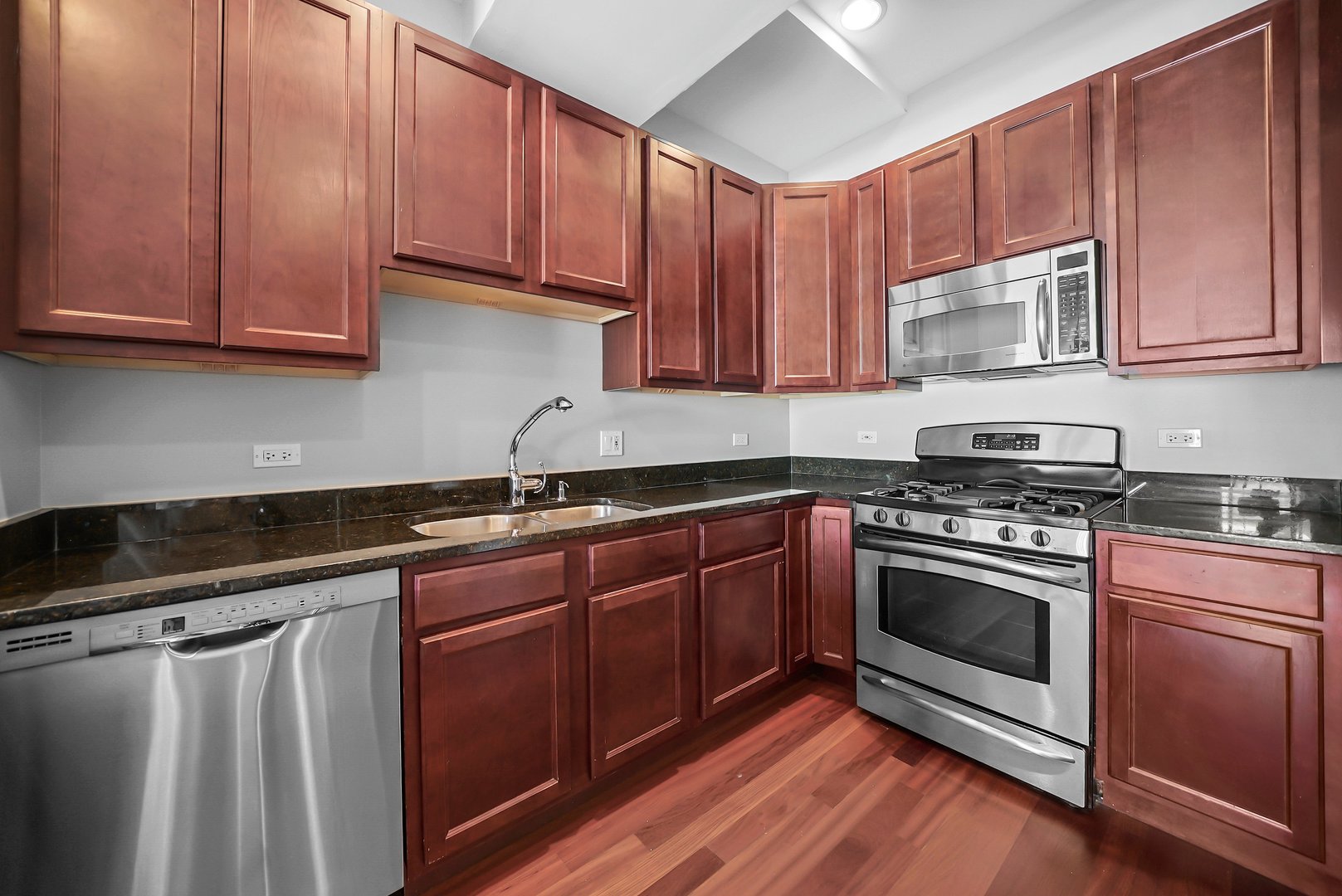 2900 West Irving Park Road, Unit 205 Chicago, IL 60618 - Photo 13 of 39