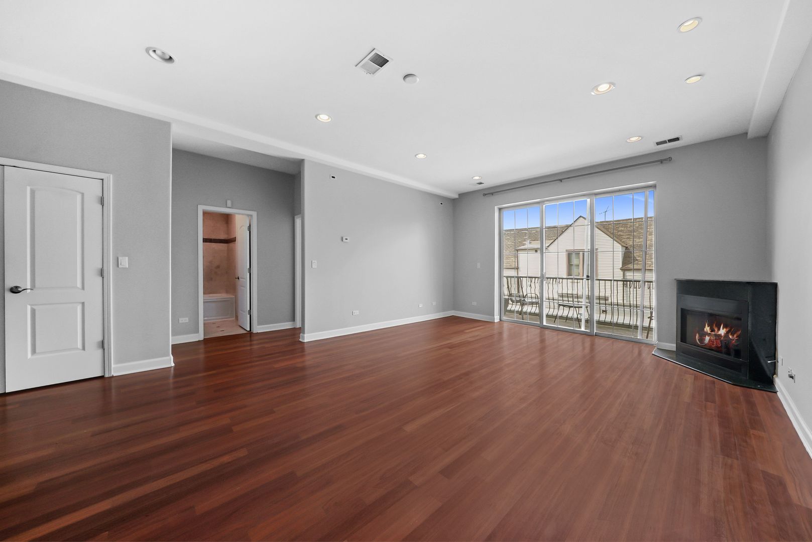 2900 West Irving Park Road, Unit 205 Chicago, IL 60618 - Photo 7 of 39
