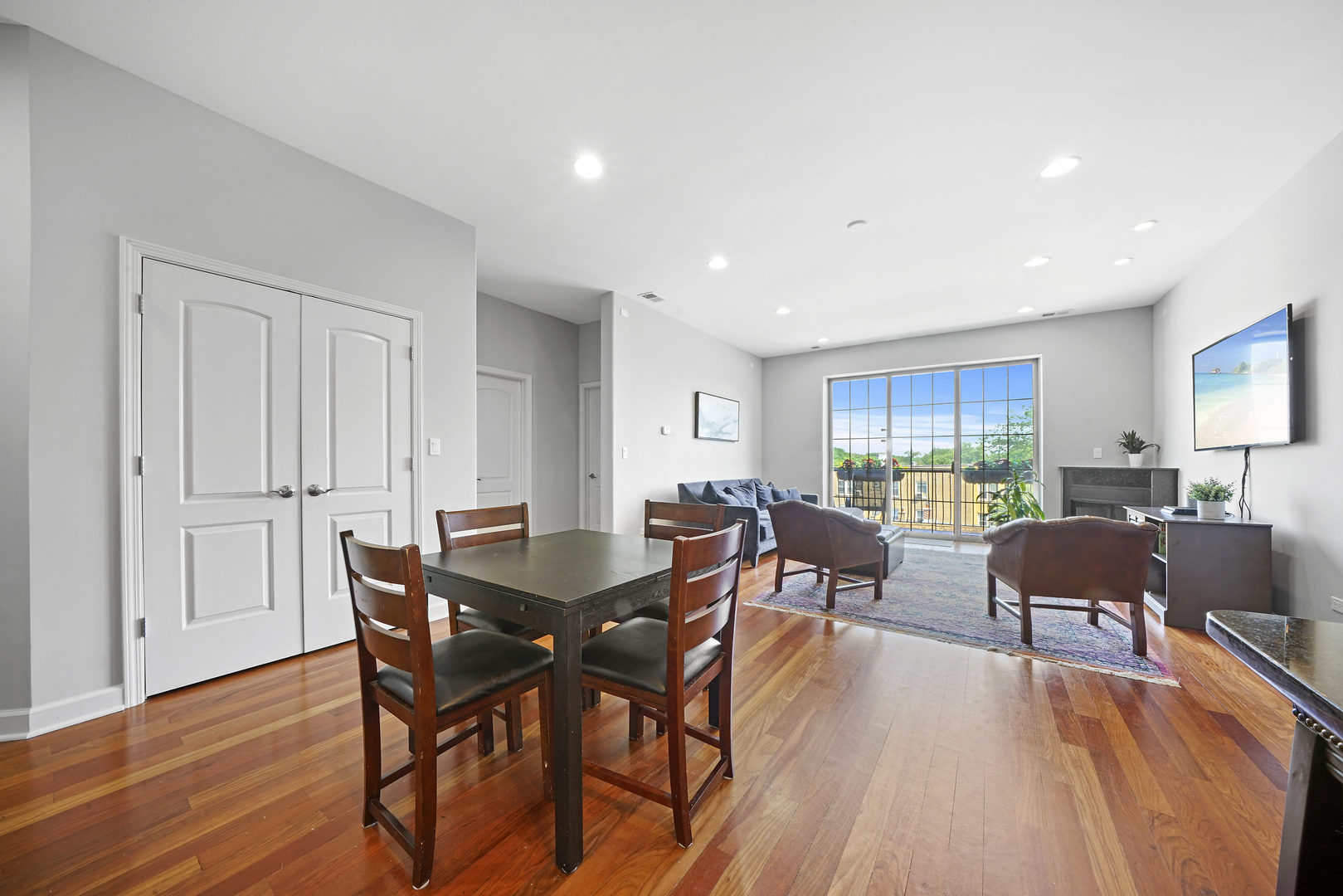 2900 West Irving Park Road, Unit 205 Chicago, IL 60618 - Photo 8 of 39
