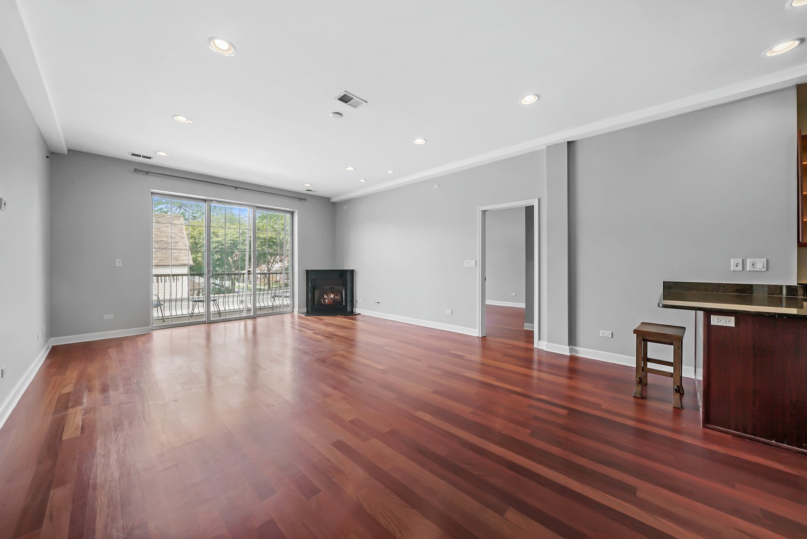 2900 West Irving Park Road, Unit 205 Chicago, IL 60618 - Photo 9 of 39
