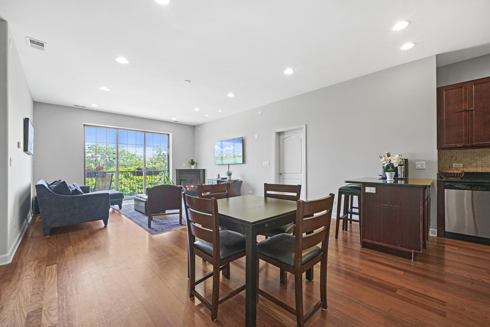 2900 West Irving Park Road, Unit 205 Chicago, IL 60618 - Photo 10 of 39