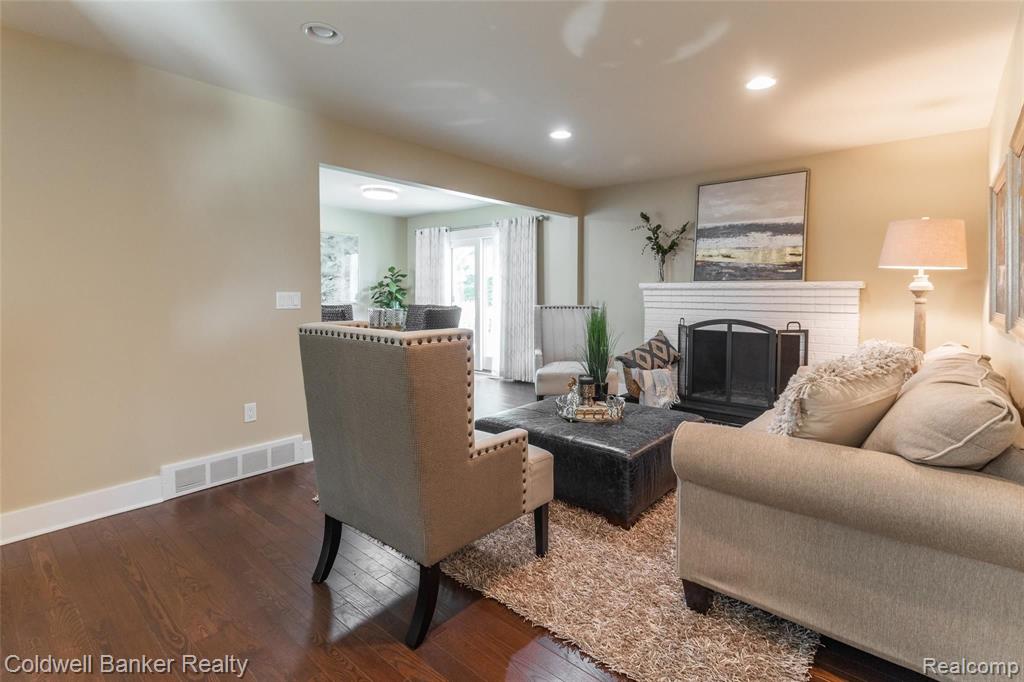 8315 Hilton Road Brighton, MI 48114 - Photo 8 of 43