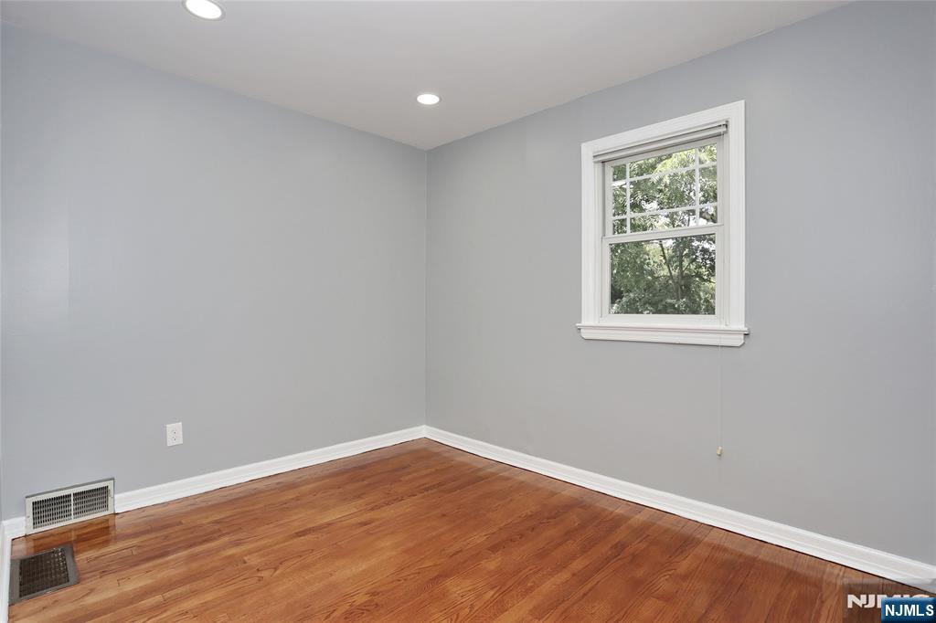 28-19 Warren Road Fair Lawn, NJ 07410 - Photo 20 of 41 Gallery Image 20