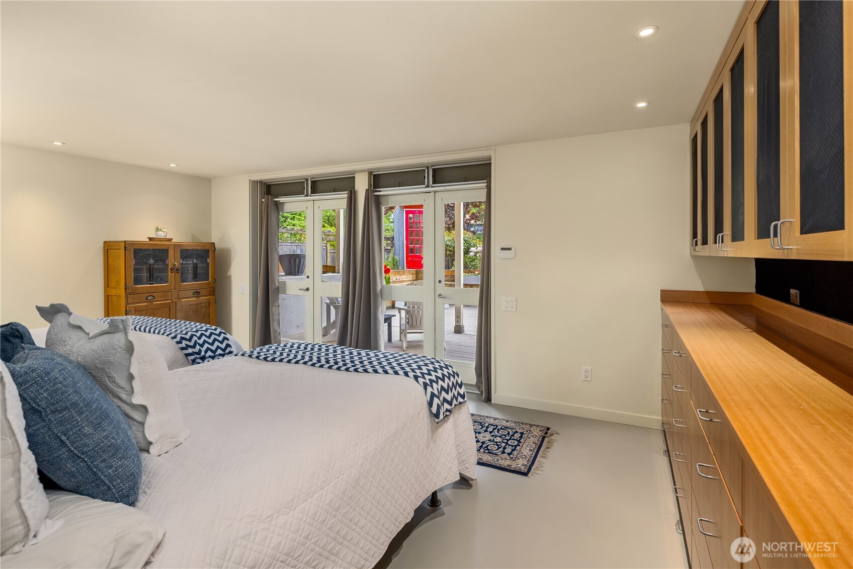 4712 Southwest Brace Point Drive Seattle, WA 98136 - Photo 15 of 33