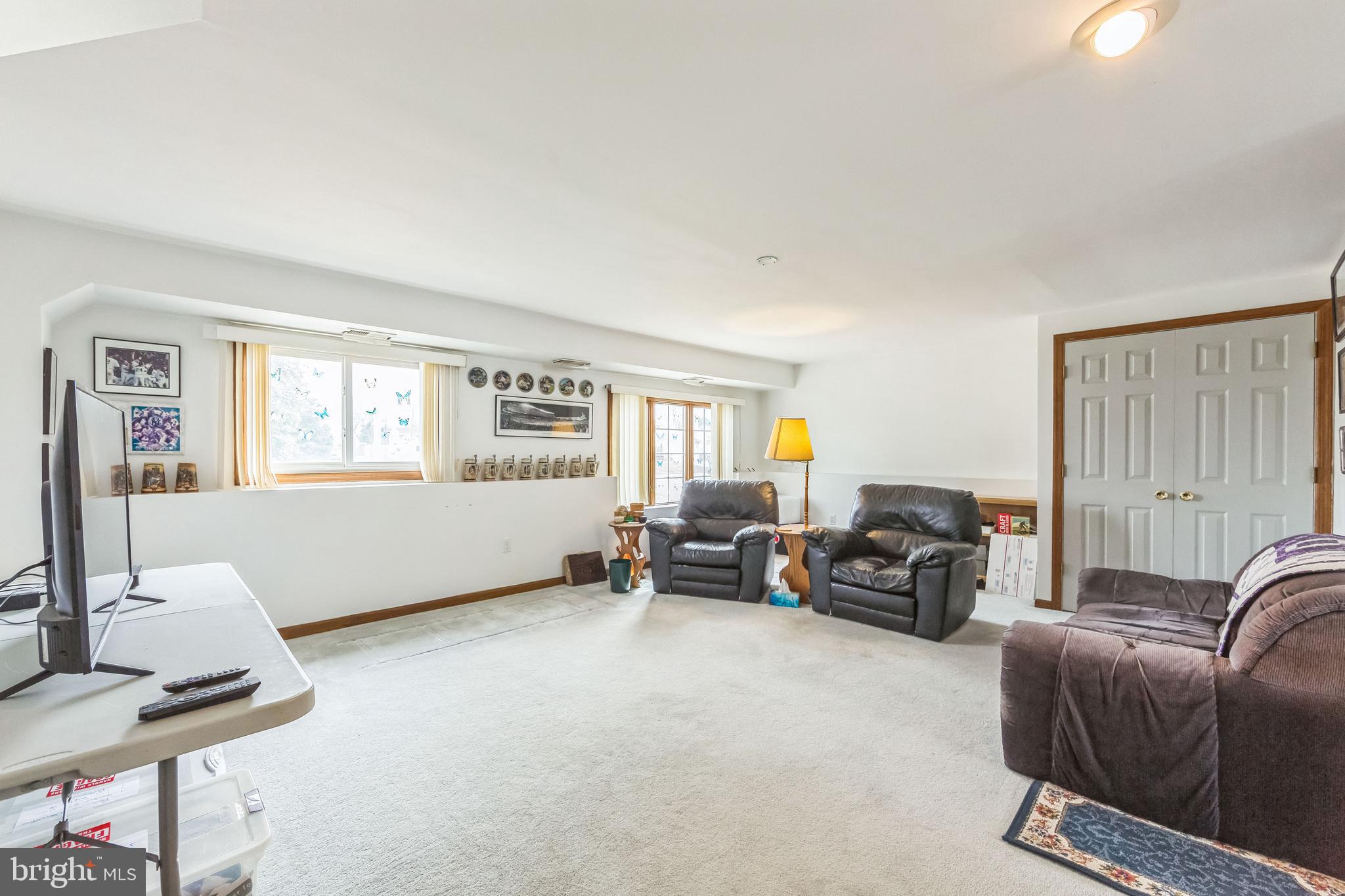 864 Estates Boulevard Hamilton, NJ 08690 - Photo 6 of 15 a living room with furniture and a window