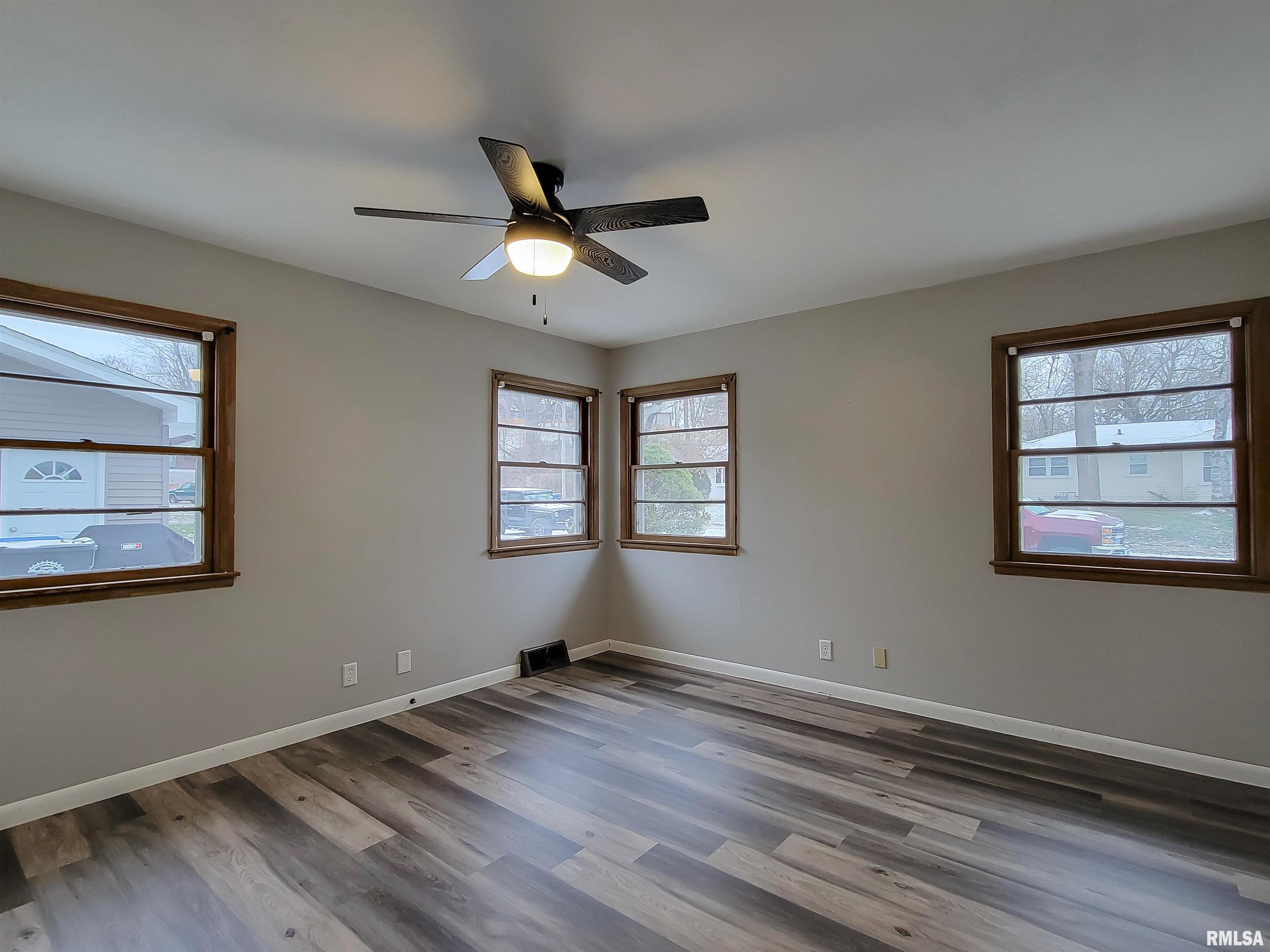 3022 Tower Road Clinton, IA 52732 - Photo 11 of 24 Gallery Image 11
