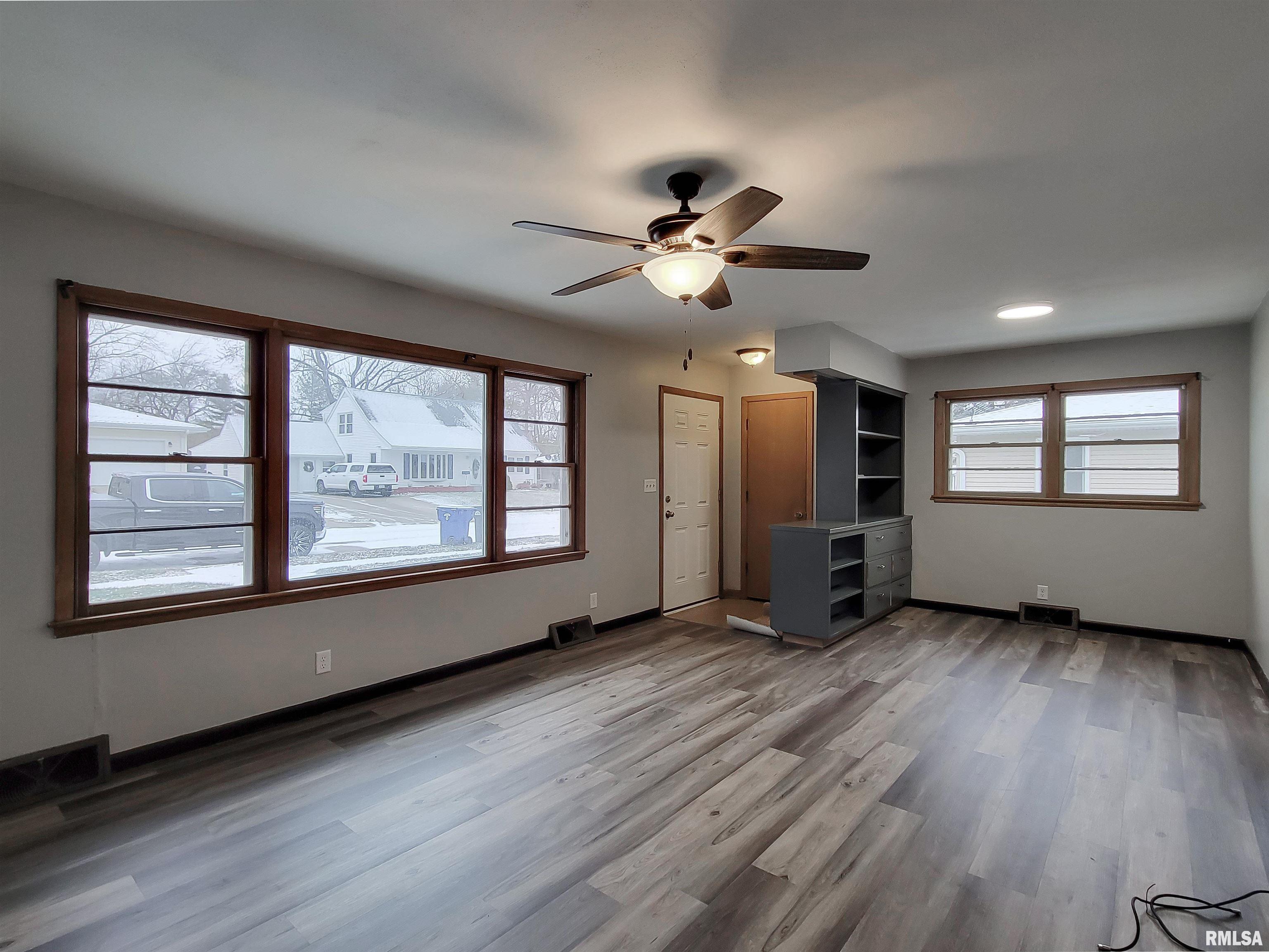 3022 Tower Road Clinton, IA 52732 - Photo 4 of 24 Gallery Image 4