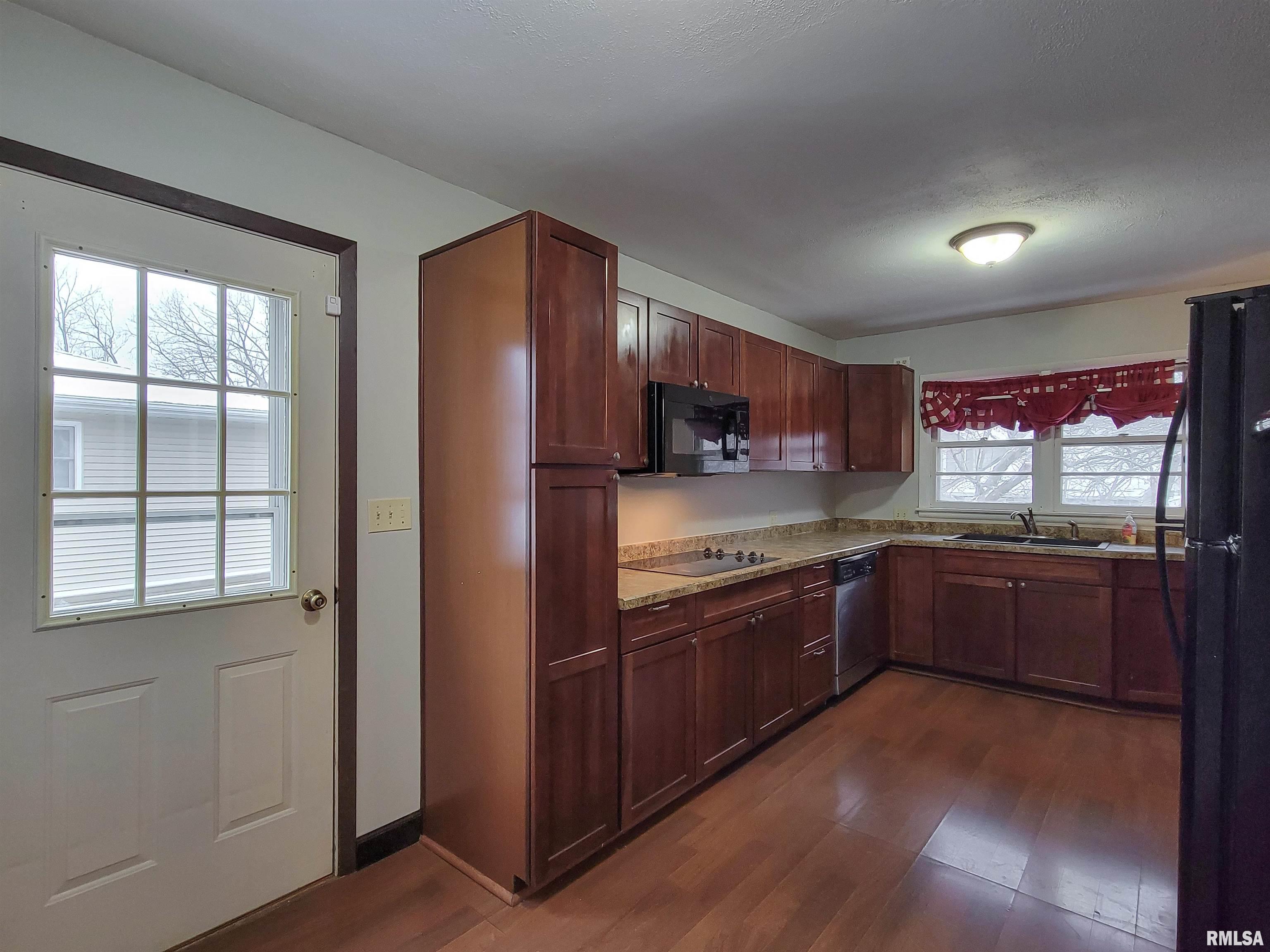 3022 Tower Road Clinton, IA 52732 - Photo 6 of 24 Gallery Image 6