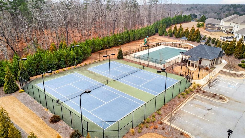 3481 Jasmine Way Atlanta, GA 30331 - Photo 40 of 41 a view of a patio with a table and chairs
