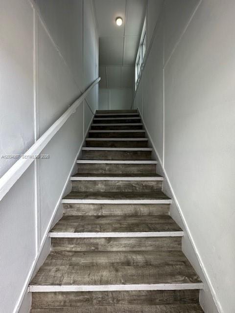 274 East 9th Street, Unit 4 Hialeah, FL 33010 - Photo 2 of 15 a view of entryway