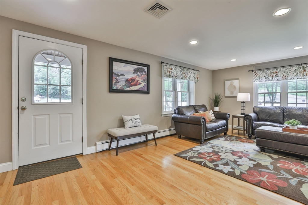 33 Reynolds Road Wakefield, MA 01880 - Photo 3 of 42